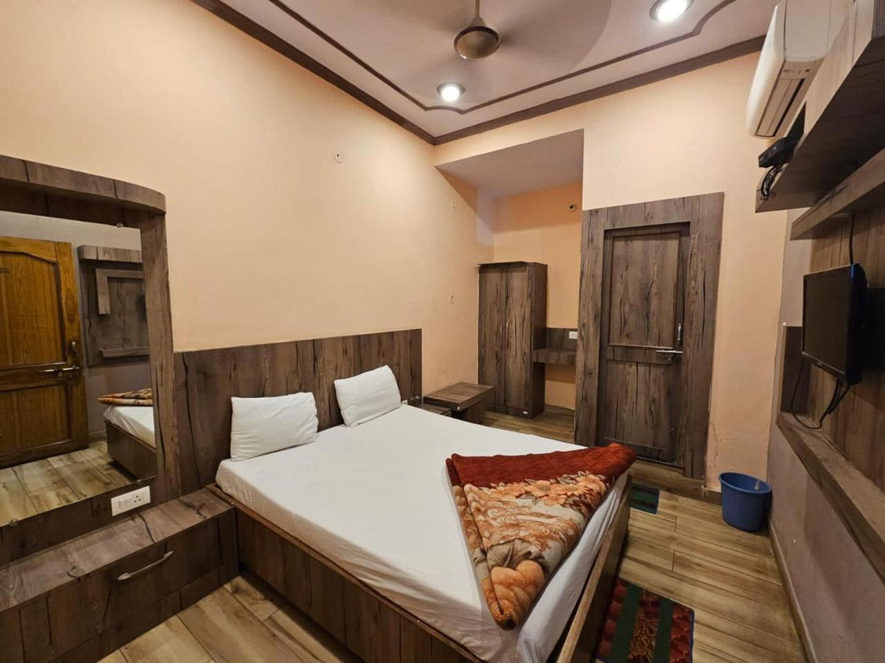 Hotel Aditya Inn Bénarès Extérieur photo