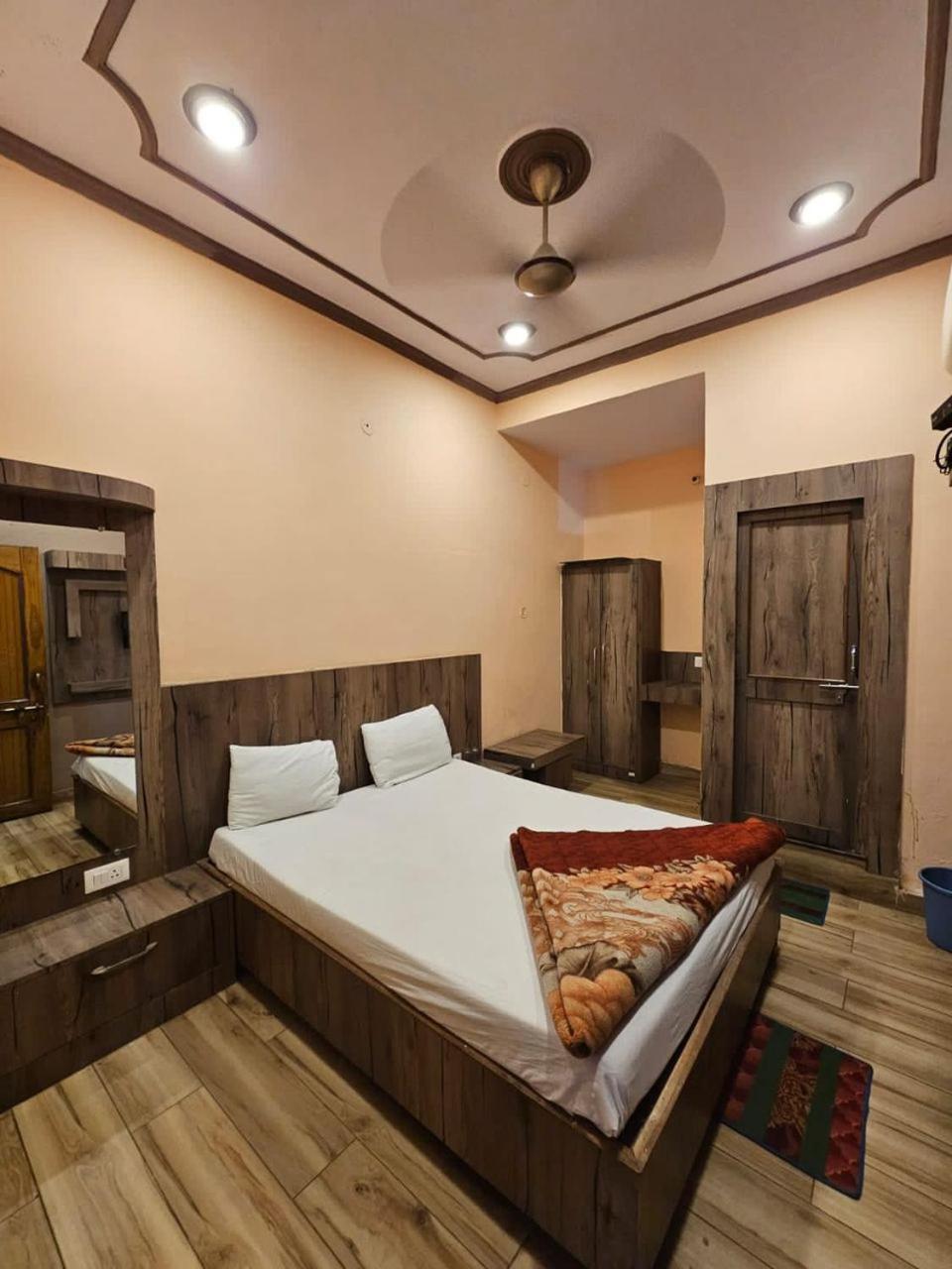 Hotel Aditya Inn Bénarès Extérieur photo